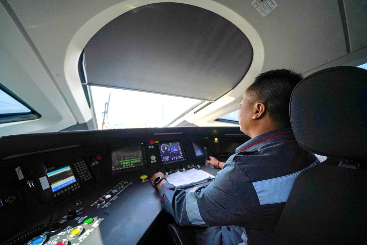 Jelang HUT ke-79 RI, Masinis Indonesia Berhasil Operasikan Whoosh