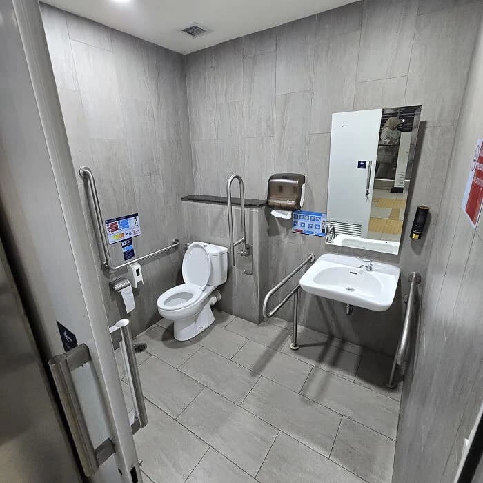Toilet khusus disabilitas