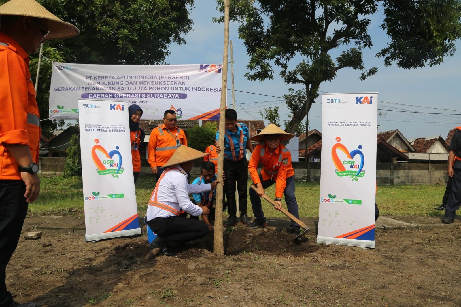 6.989 Pohon Ditanam Sepanjang 2025, KAI Perkuat Peran dalam Transisi Hijau Nasional