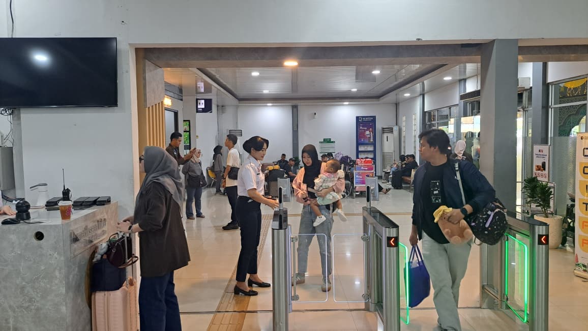 Okupansi Tembus 100%, KAI Layani 406.755 Pelanggan di Awal Libur Panjang