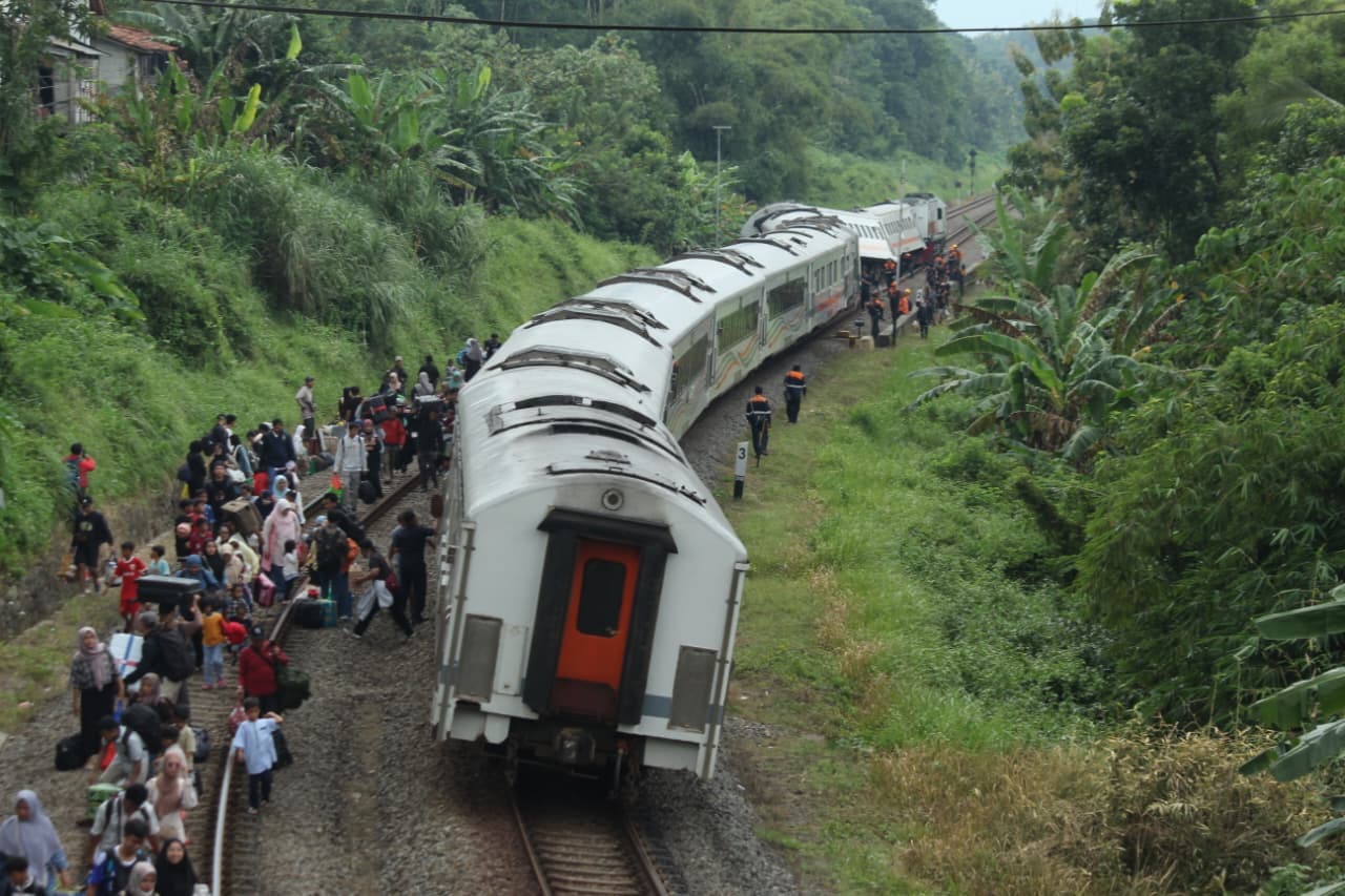 KAI Upayakan Percepatan Evakuasi KA Bangunkarta di Bumiayu, Rekayasa Pola Operasi dan Angkutan Lanjutan Bus Disiapkan