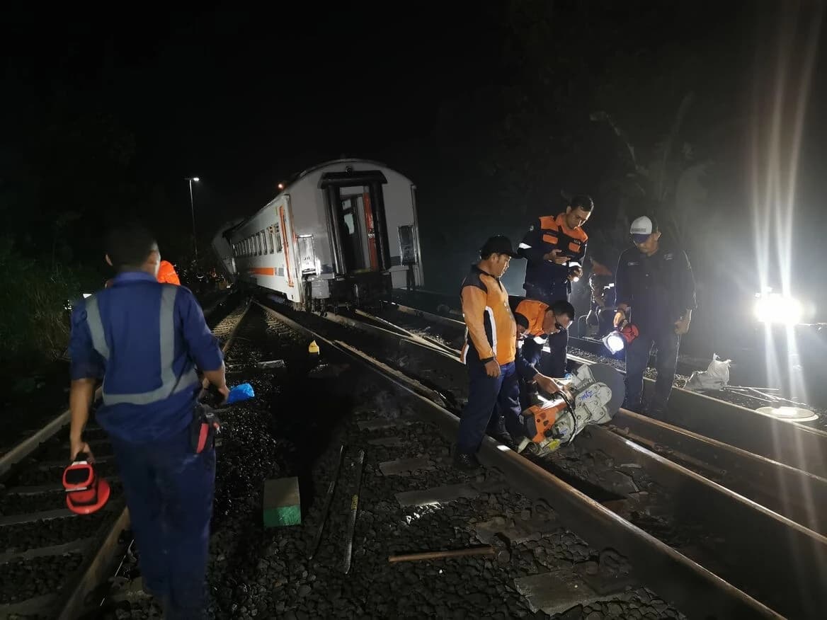 Satu dari Tiga Kereta Berhasil Dievakuasi, KAI Upayakan Percepatan Pemulihan Jalur di Stasiun Bumiayu