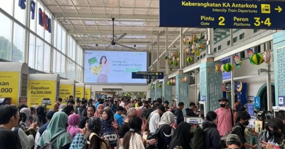 Pecah Rekor Lebaran, KAI Layani 242.773 Pelanggan KA Jarak Jauh dalam Sehari (Okupansi 150,7 Persen)