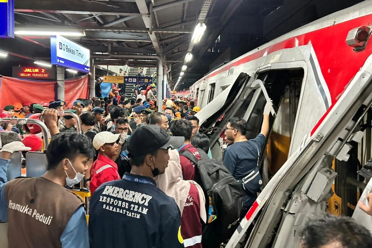 KAI Sampaikan Permohonan Maaf dan Fokus Evakuasi Penumpang di Stasiun Bekasi Timur