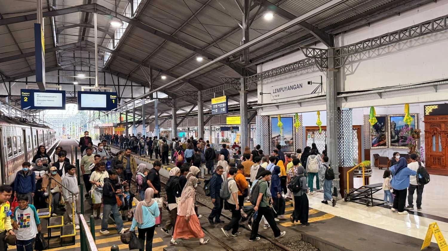 Puncak Arus Balik Long Weekend Diperkirakan Terjadi Hari Ini, 189.734 Pelanggan Akan Kembali Naik Kereta Api