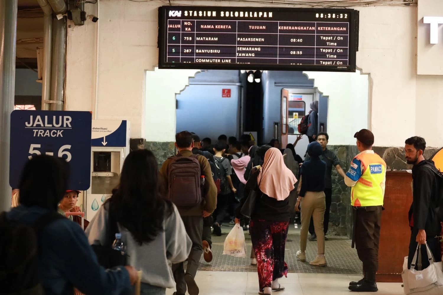 KAI Berhasil Layani 736.819 Pelanggan, Hari Ini 178.294 Pelanggan Lebih Diproyeksikan Kembali Berangkat pada Lanjutan Long Weekend Hari Lahir Pancasila
