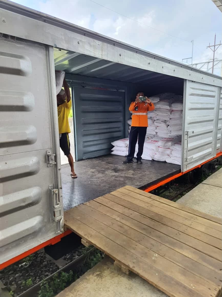 Dari Rel ke Lahan, KAI Perkuat Distribusi Pupuk untuk Dukung Ketahanan Pangan