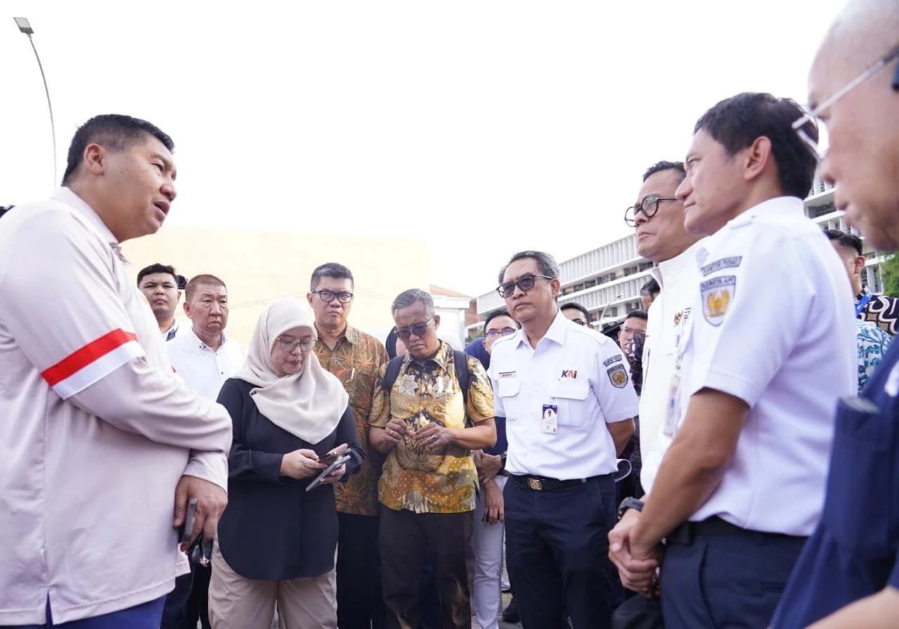 Dirut KAI Dampingi Menteri PKP dan COO Danantara Tinjau Kawasan Bantaran Rel, Percepatan Inventarisasi dan Penataan Dijalankan