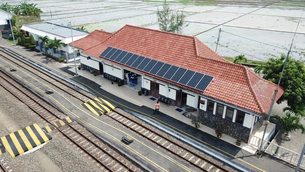 KAI Perluas Energi Surya, 113 PLTS Kini Beroperasi di 92 Lokasi