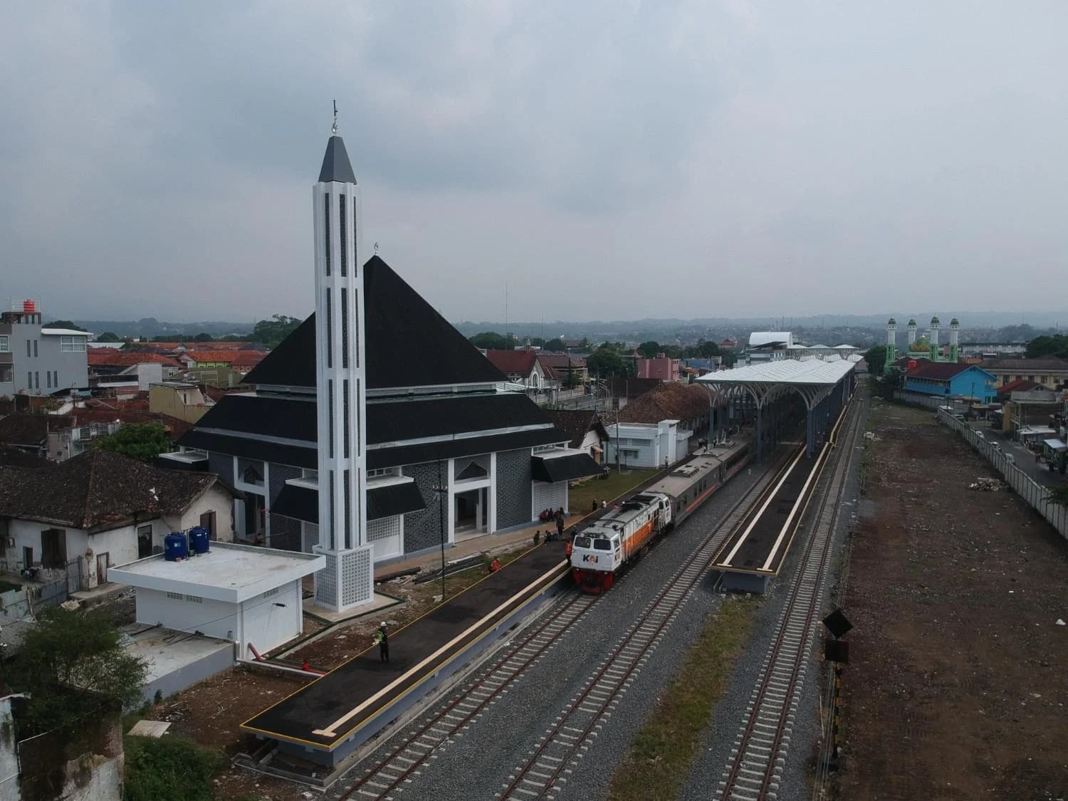 Dari Balik Jendela Kereta, Yuk, Jelajahi Pesona Priangan!