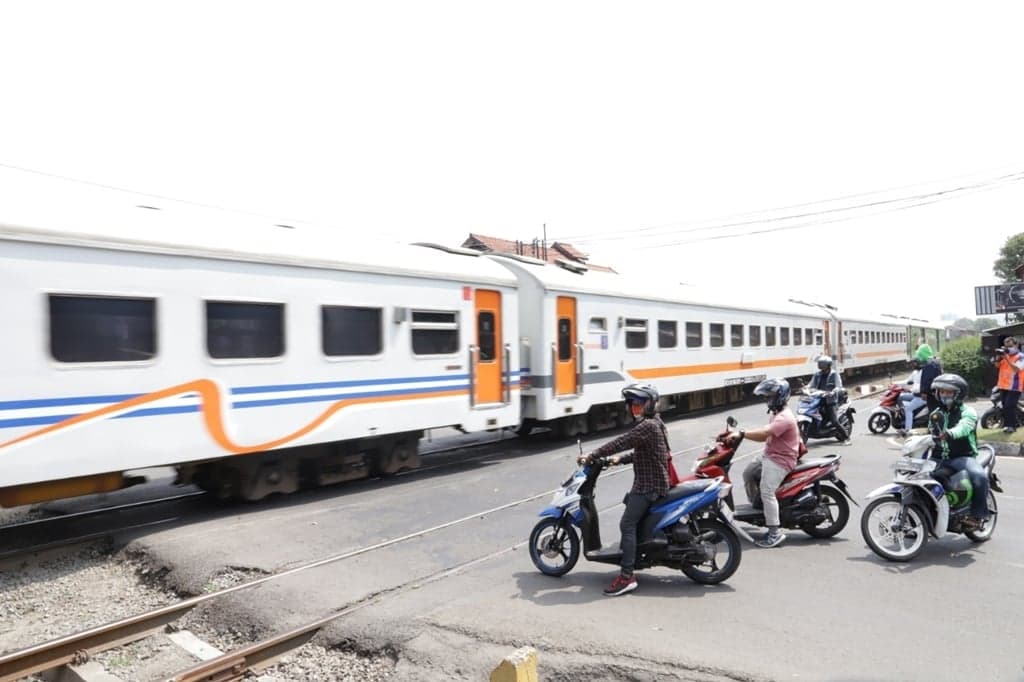 Denda hingga Kurungan, Hukuman bagi Pelanggar Rambu Lalu Lintas di Perlintasan Sebidang